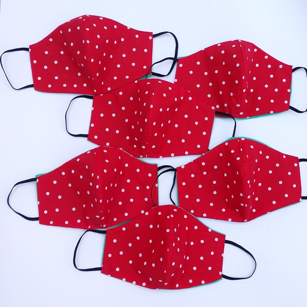 Polka dots face mask